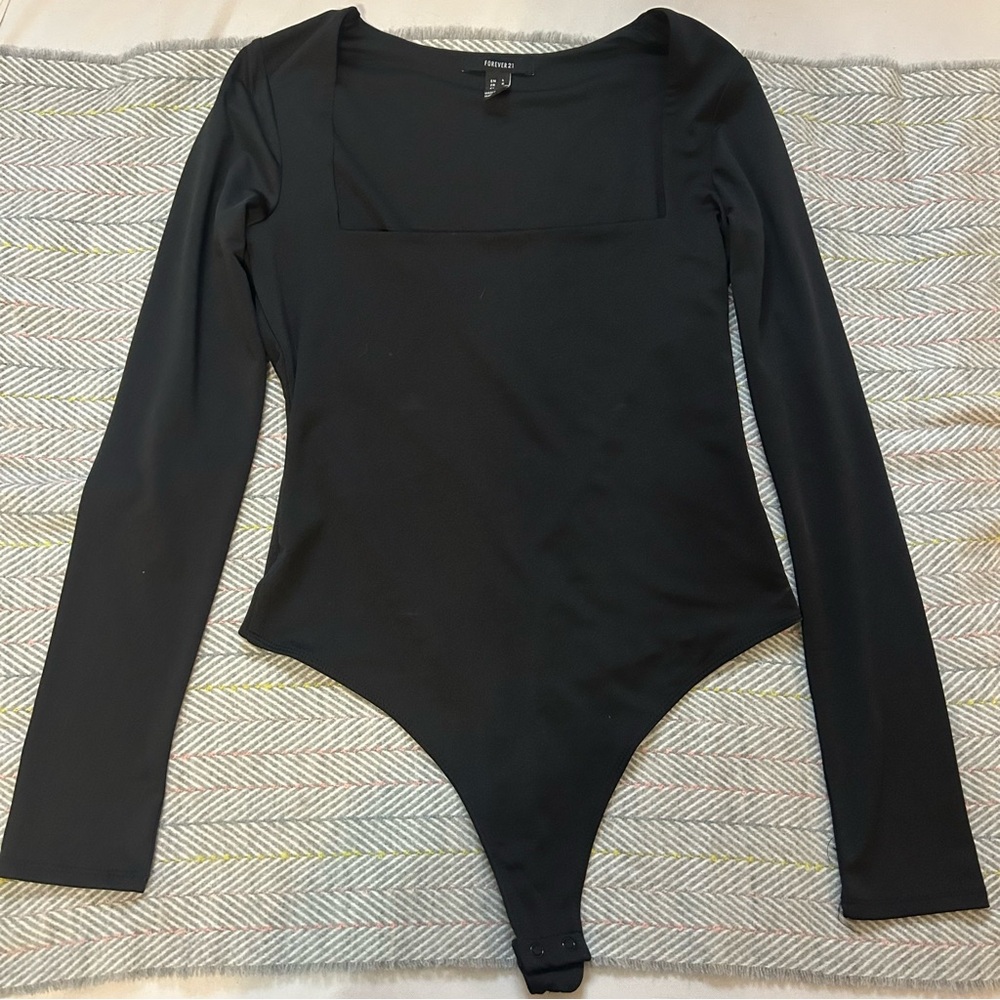 4 Women's Longsleeve Shirt / Turtle Neck Bundle - Black, White, Tan Size M/L